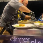 Chef Marco Valdivia emplatando en dinner in the sky