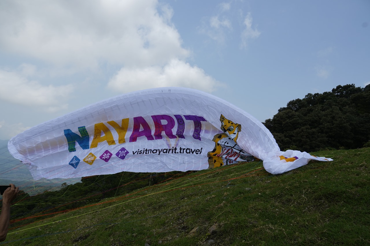 Parapente con logotipo de Nayarit estampado