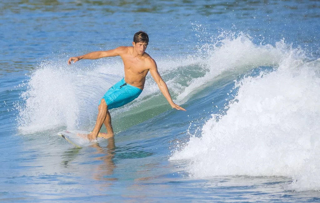 Surf en el mar de Nayarit Sayulita, pueblos mágicos